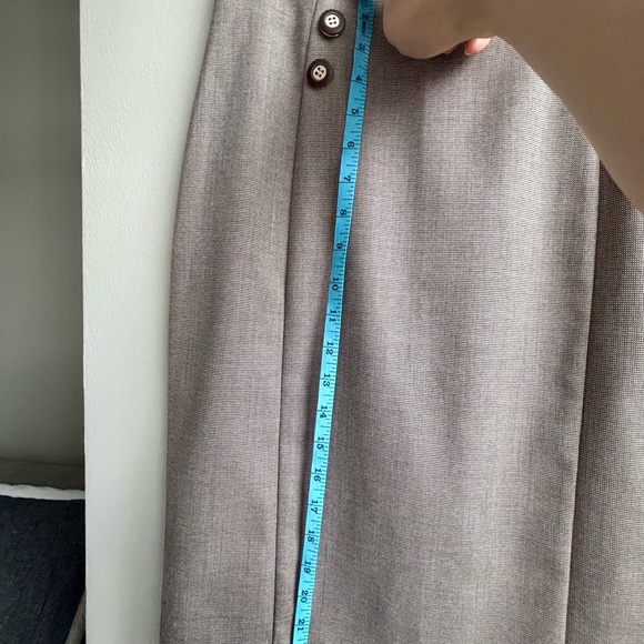 Chic Beige Skirt with Button Detail - Picture 7 of 8